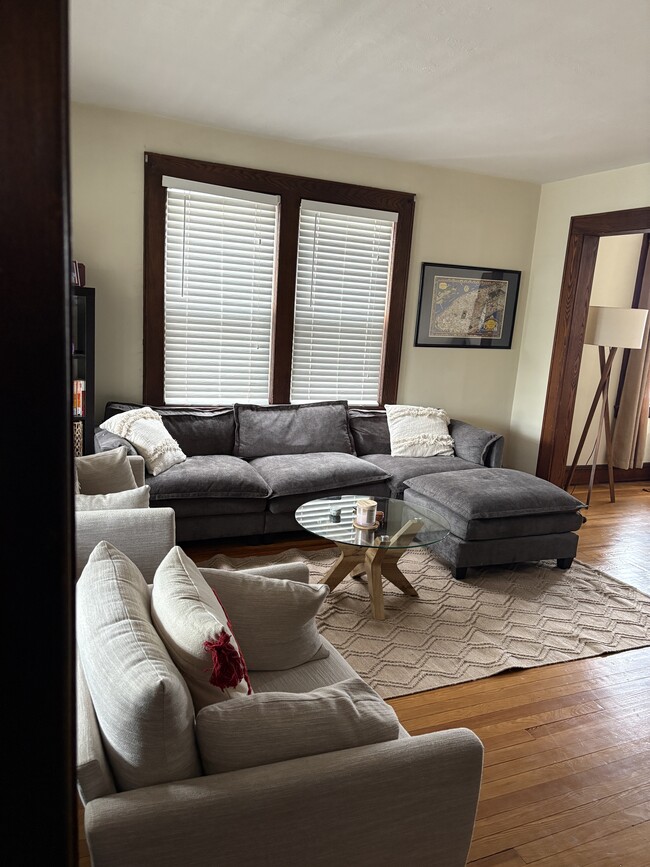 Building Photo - 211 Baldwin St