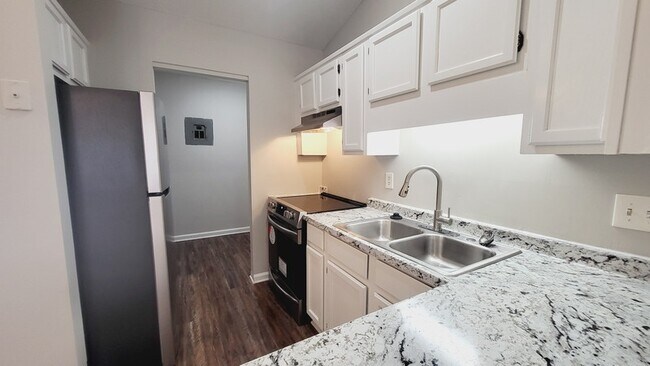 Foto del edificio - 6530 Pineburr Rd