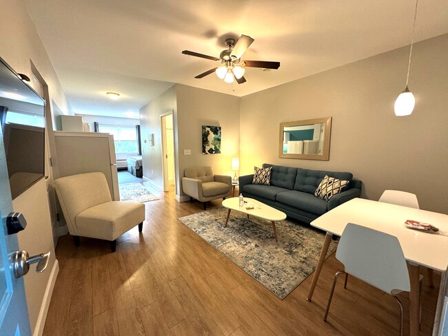 Rey 1B - The Acorn Suites -Premium Extended Stay Hotel
