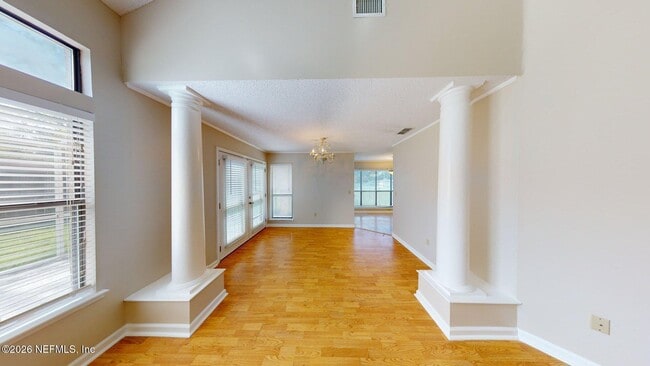 Foto del edificio - 1795 Bartlett Ave