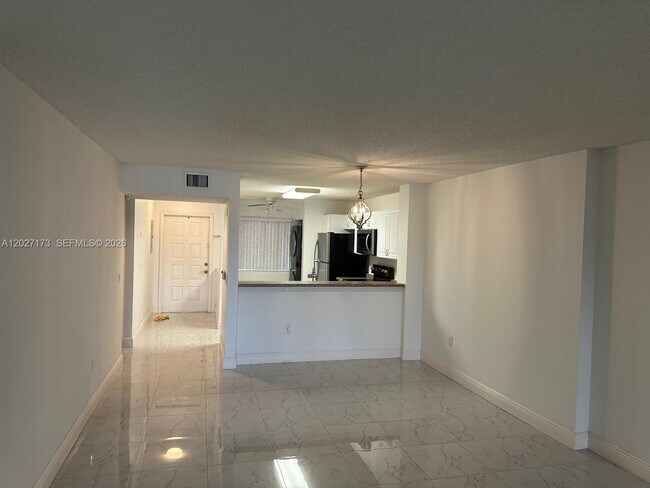 Foto del edificio - 7737 Trent Dr