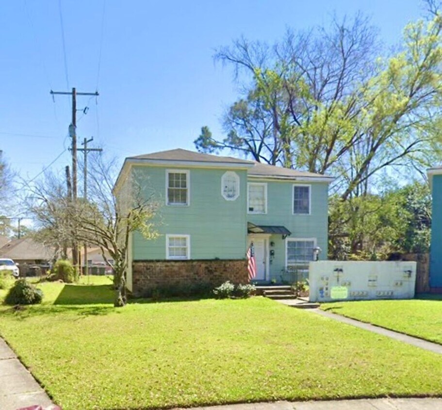 Primary Photo - Great location in Garden District seconds ...
