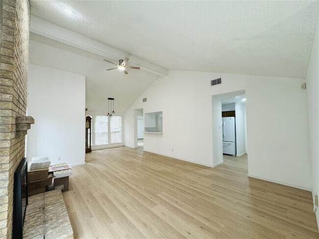 Foto del edificio - 2906 Shadow Trail Dr