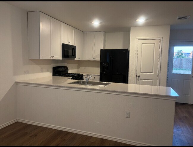 Foto del edificio - Modern 4-Bed, 4-Bath Home in Pflugerville