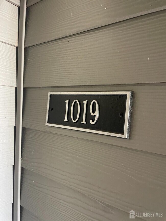 Foto del edificio - 1019 Ravens Crest Dr