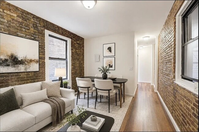 Building Photo - 7 Carmine St