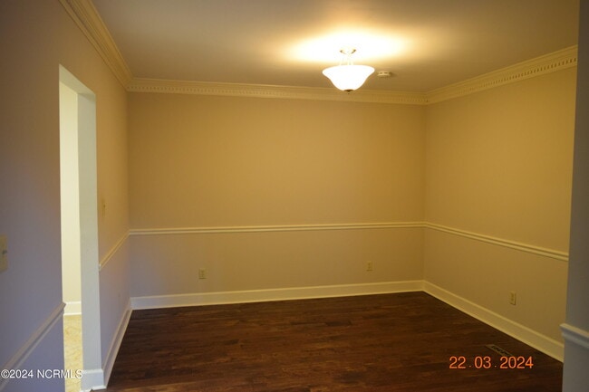 Building Photo - 120 Racquet Ln