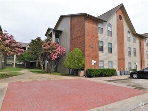Building Photo - 218 N Texas Blvd
