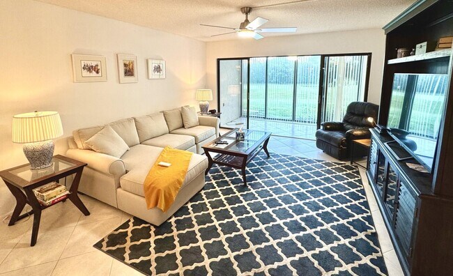 Building Photo - 5121 Oakhill Ln