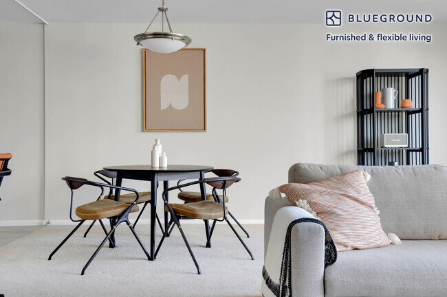 Foto del edificio - 3450 N Lake Shore Dr