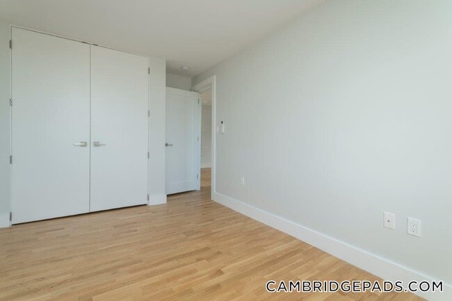 Building Photo - 334 Harvard St