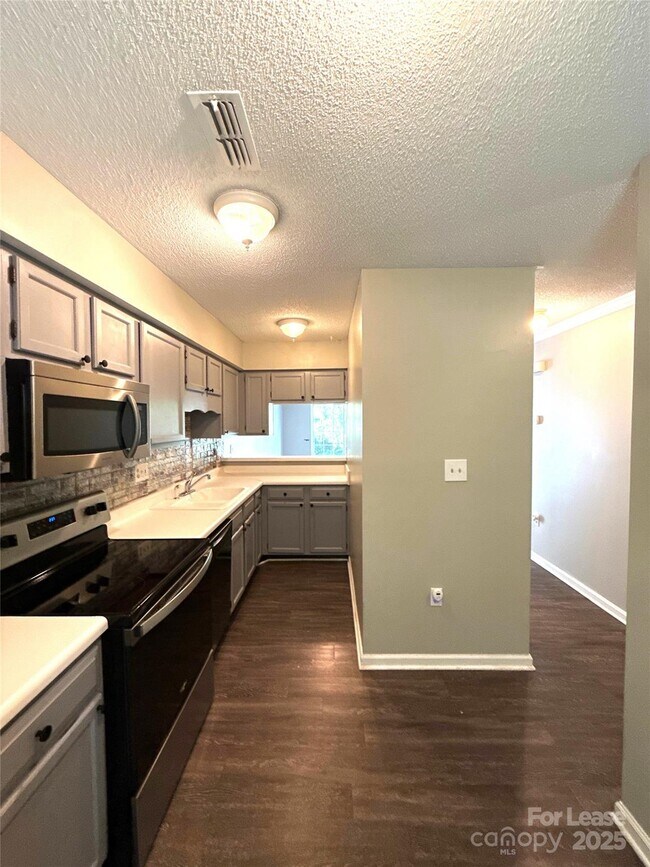 Foto del edificio - 705 Heritage Pkwy