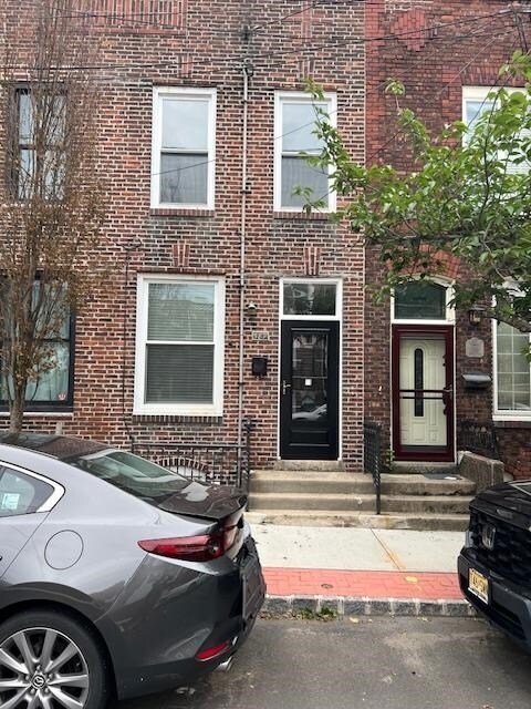 Foto del edificio - 587 Gregory Ave