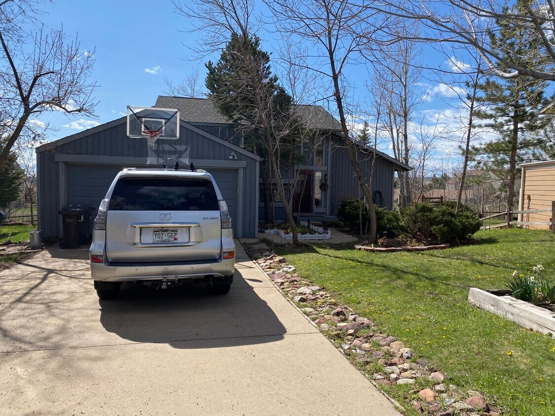 Foto principal - 3 Bed 2 Bath Home Backing to Open Space in...