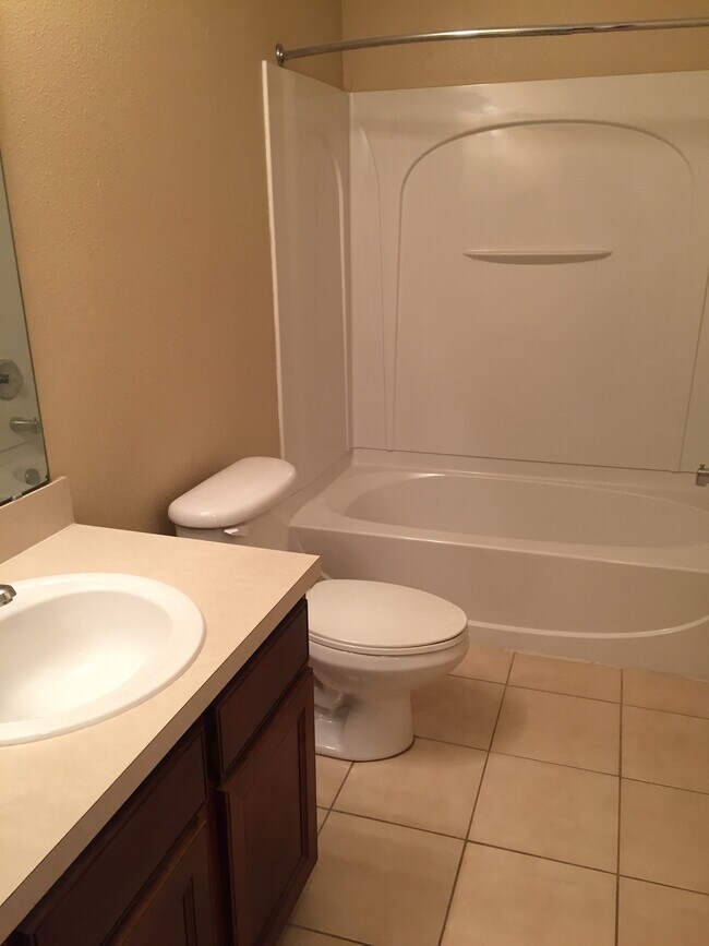 segundo baño - 4045 Pemberly Pines Cir