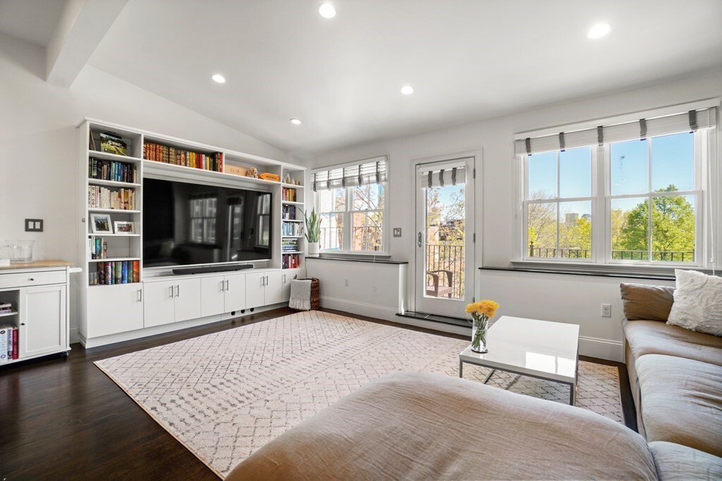 Foto principal - 209 W Springfield St