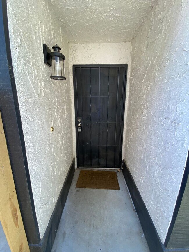 Building Photo - Cozy Home for rent in Visalia