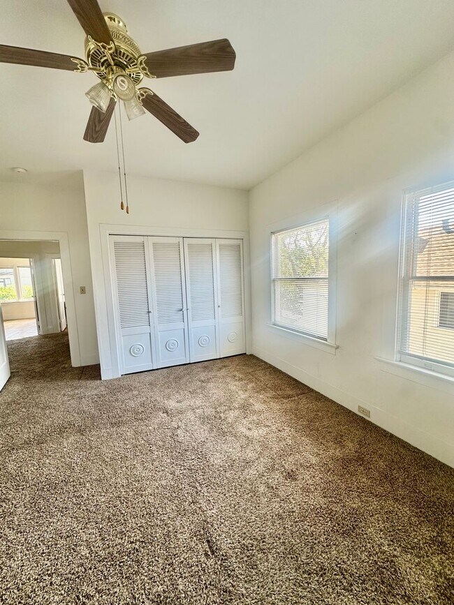 Foto del edificio - 6bedroom house full of charm steps from UC...