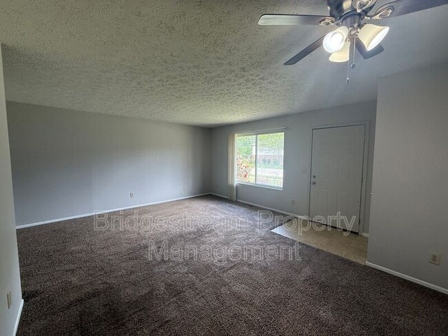 Building Photo - 1181 Redbluff Dr