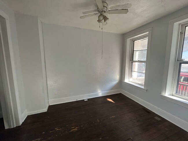 Building Photo - Available now!  Large 5 bedroom home in Yo...