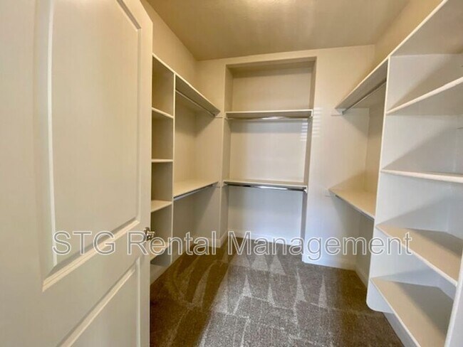 Building Photo - 47 Chalon Dr