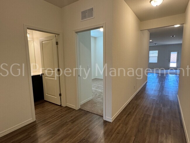 Foto del edificio - 2375 E Santa Ynez Dr