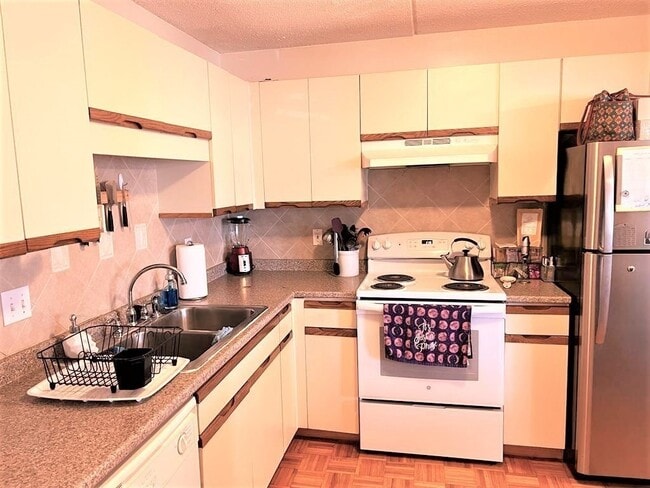 Building Photo - 200 Cove Way