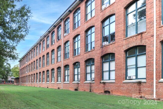 Foto del edificio - 201 S Hoskins Rd