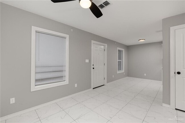 Building Photo - 13 W Rogers Rd