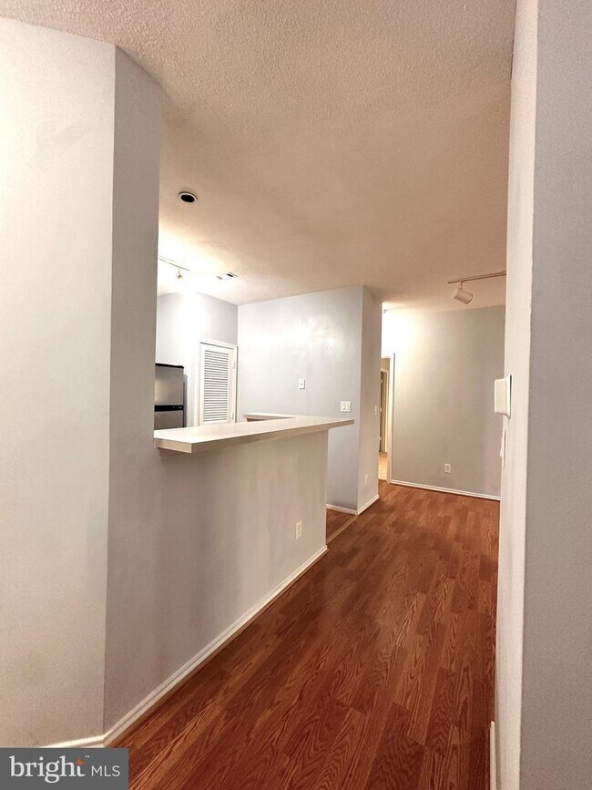 Building Photo - 4401 Sedgehurst Dr