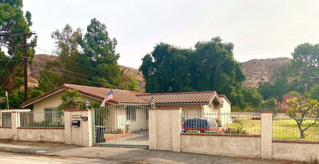 Primary Photo - 10342 Penrose St