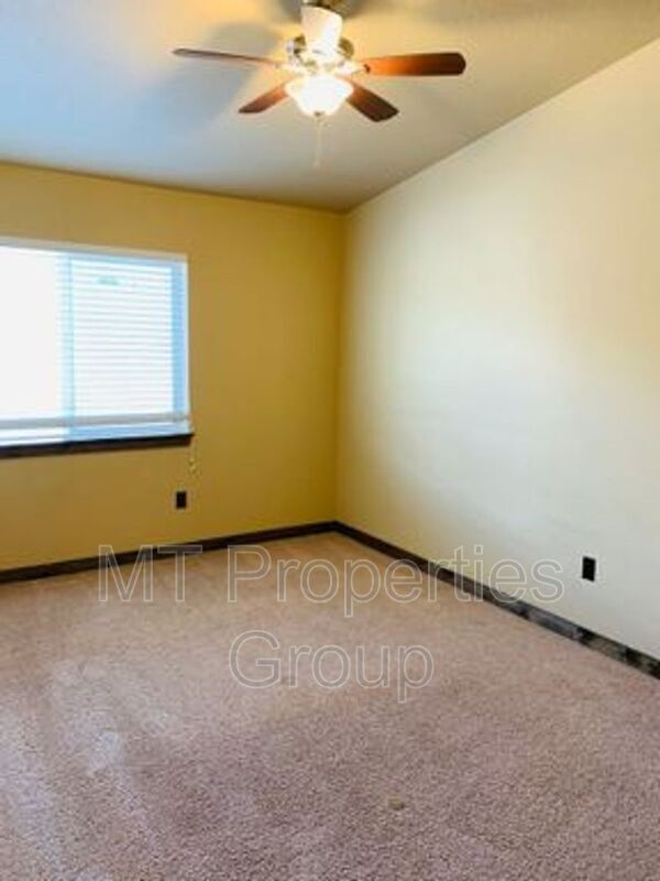 Foto del edificio - 630 N 5th St W