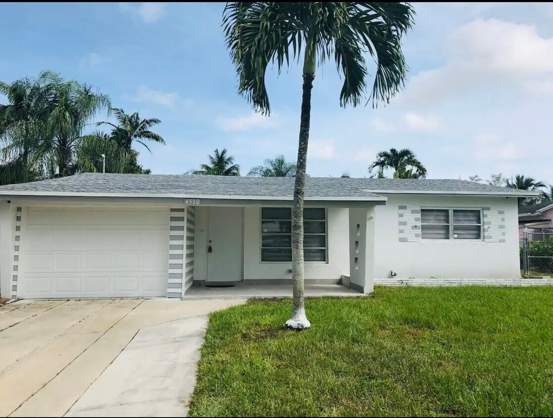 Primary Photo - 4510 SW 34th Dr