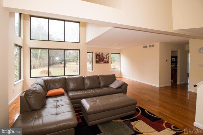 Building Photo - 80 Sayre Dr