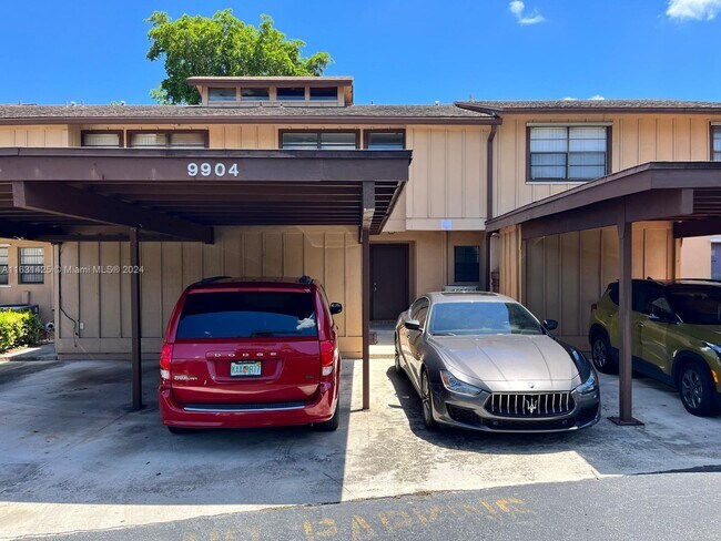 Building Photo - 9904 Royal Palm Blvd