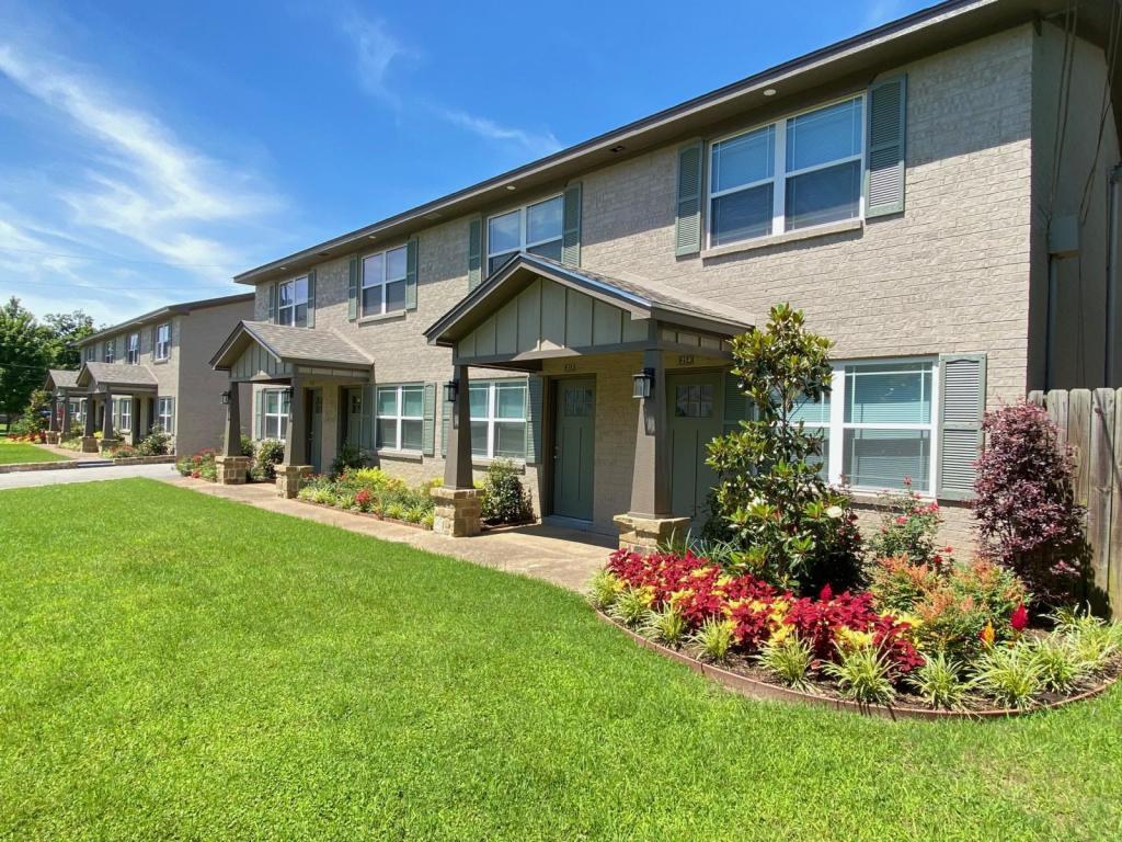 Primary Photo - 601 N Marshall St. Henderson, TX