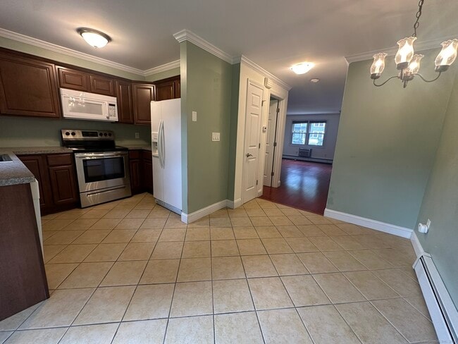 Building Photo - 148 Fairway Dr