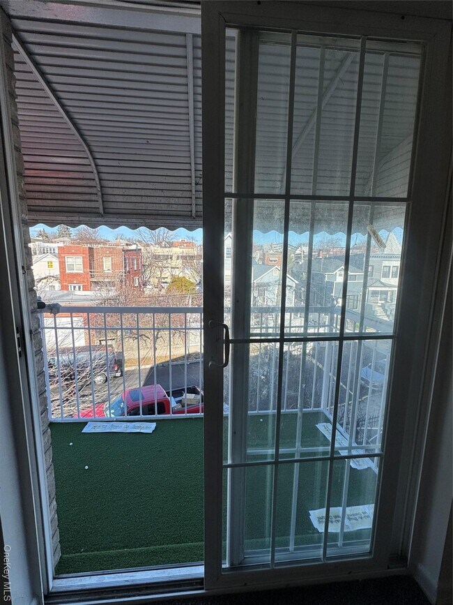 Foto del edificio - 948A Tilden St