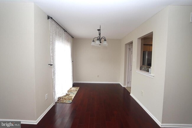 Building Photo - 403 Essex Ct