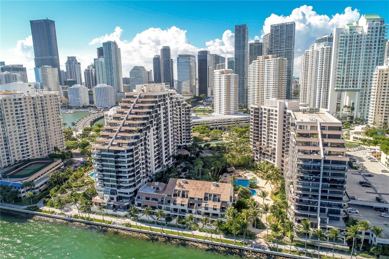 Primary Photo - 520 Brickell Key Dr