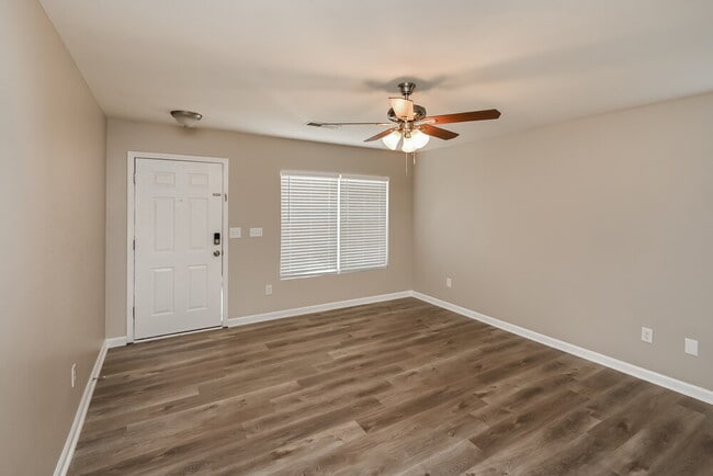 Building Photo - 10811 Carstairs St