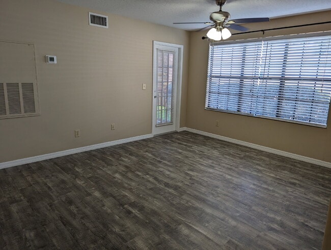 Building Photo - Charming 1-Bedroom Condo Retreat in Melbou...