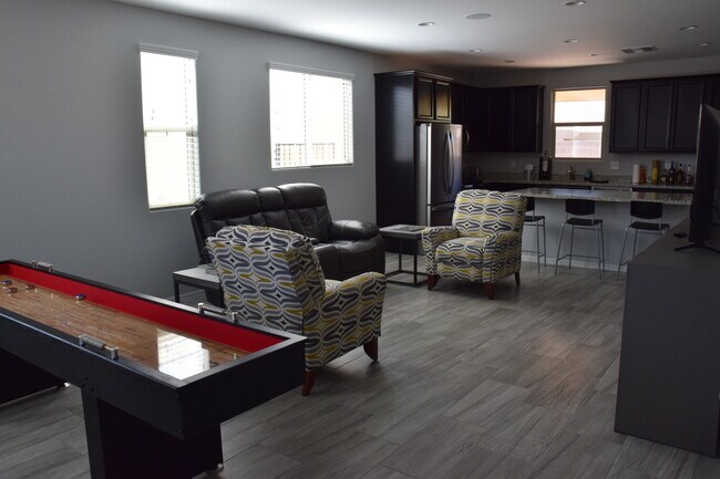 Sala de estar 2 - 8547 E Osage Ave