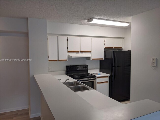 Foto del edificio - 560 S Park Rd