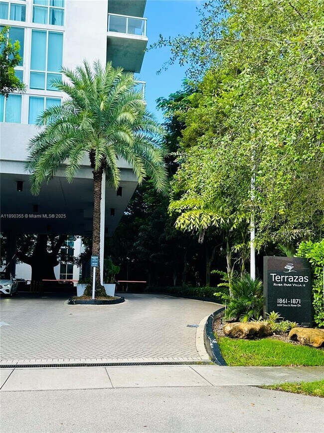 Foto del edificio - 1871 NW S River Dr