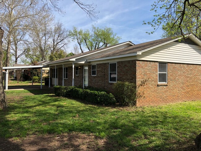 Building Photo - 321 N KOA St
