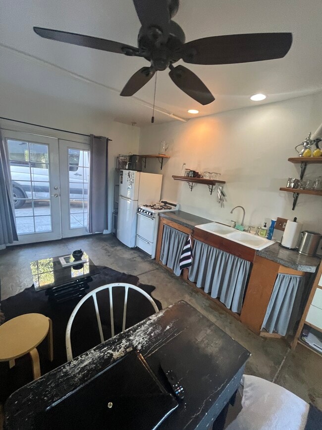 Foto del edificio - 652 Tularosa Dr