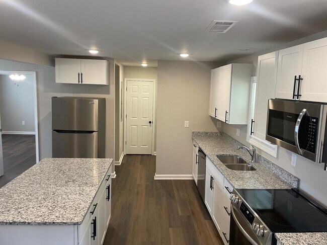 Photo - Highway 20 (3193) House