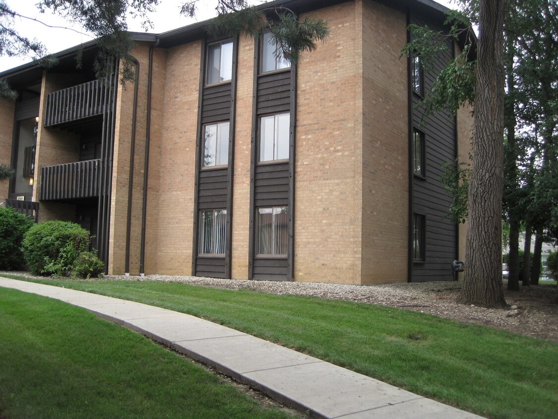 6148 Knoll Wood Rd Unit 106, Willowbrook, IL 60527 Condo for Rent in