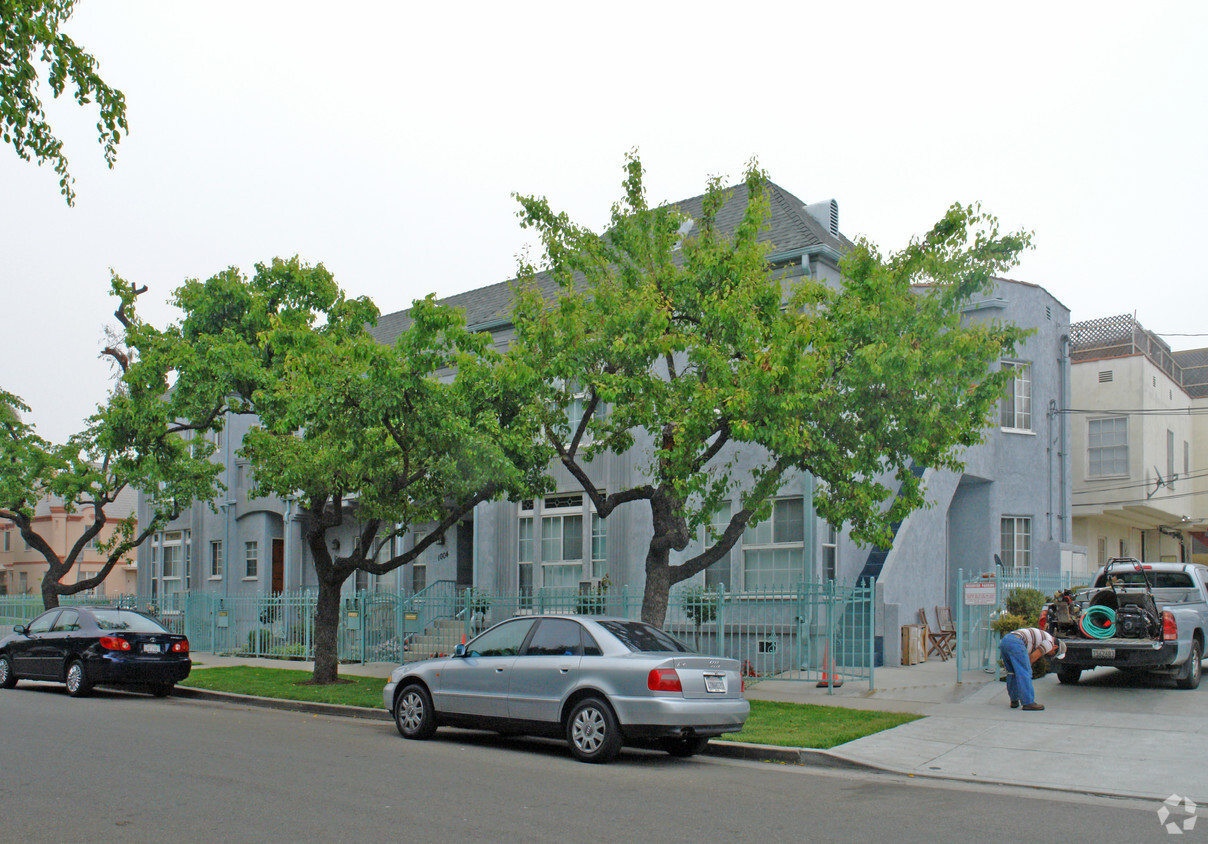 Building Photo - 1000 S Holt Ave